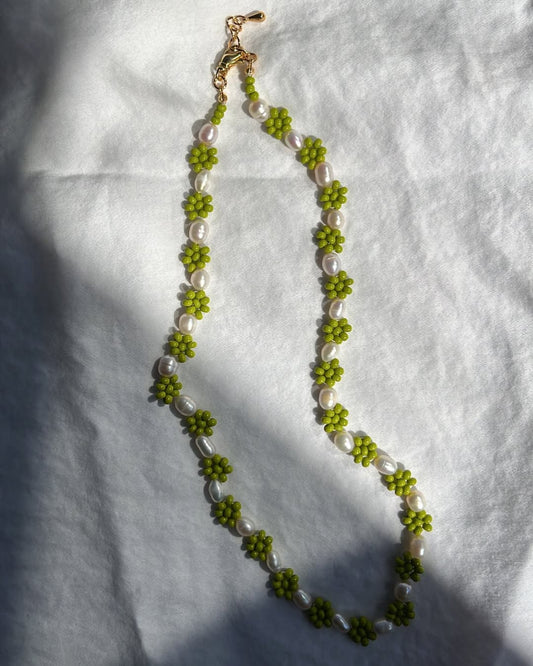 Daisies & Pearls Necklace