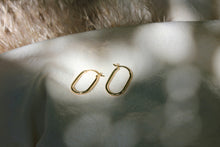 Load image into Gallery viewer, Airy Hoop Earrings
